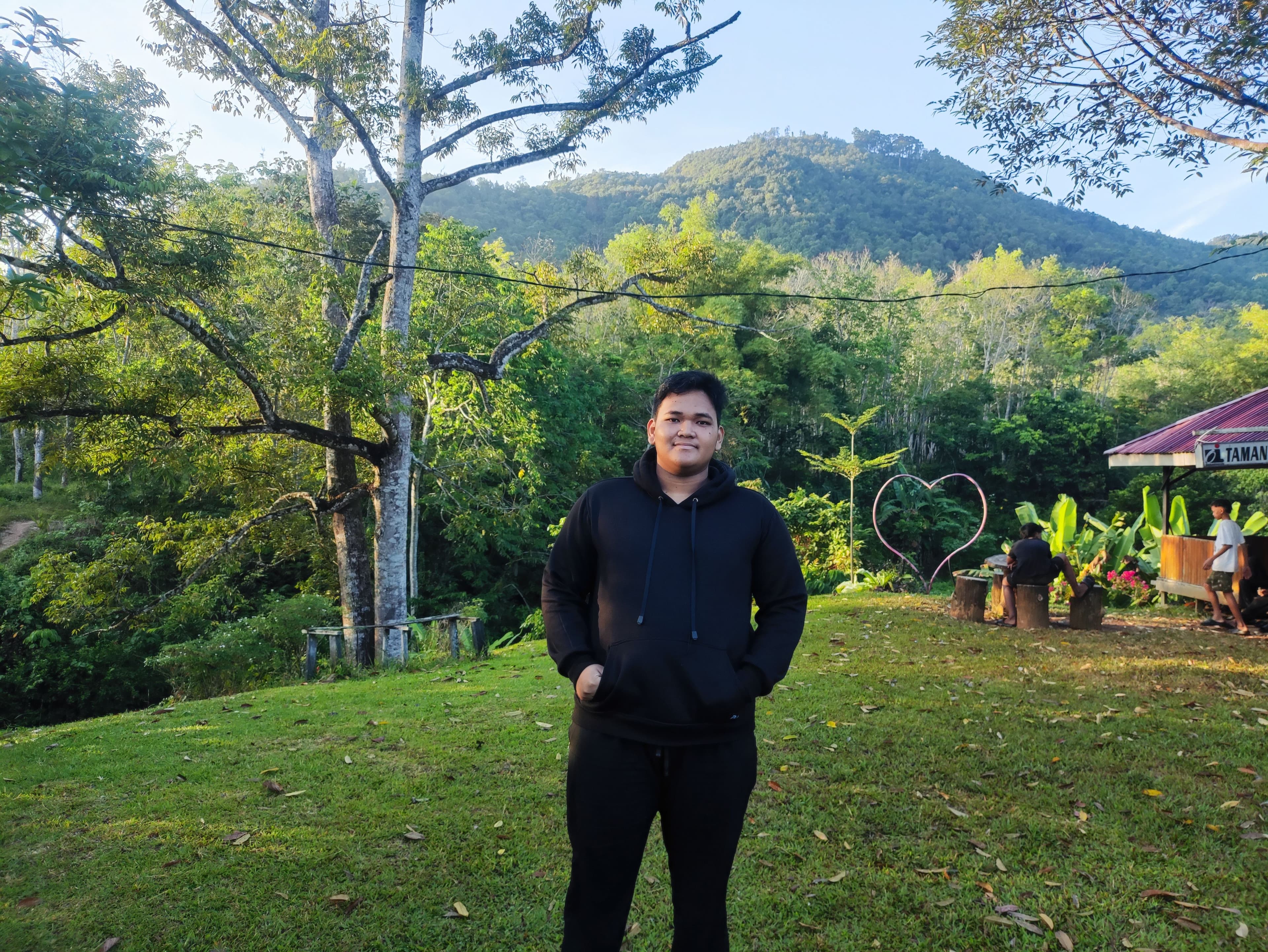 Dibawah kaki bukit manjai